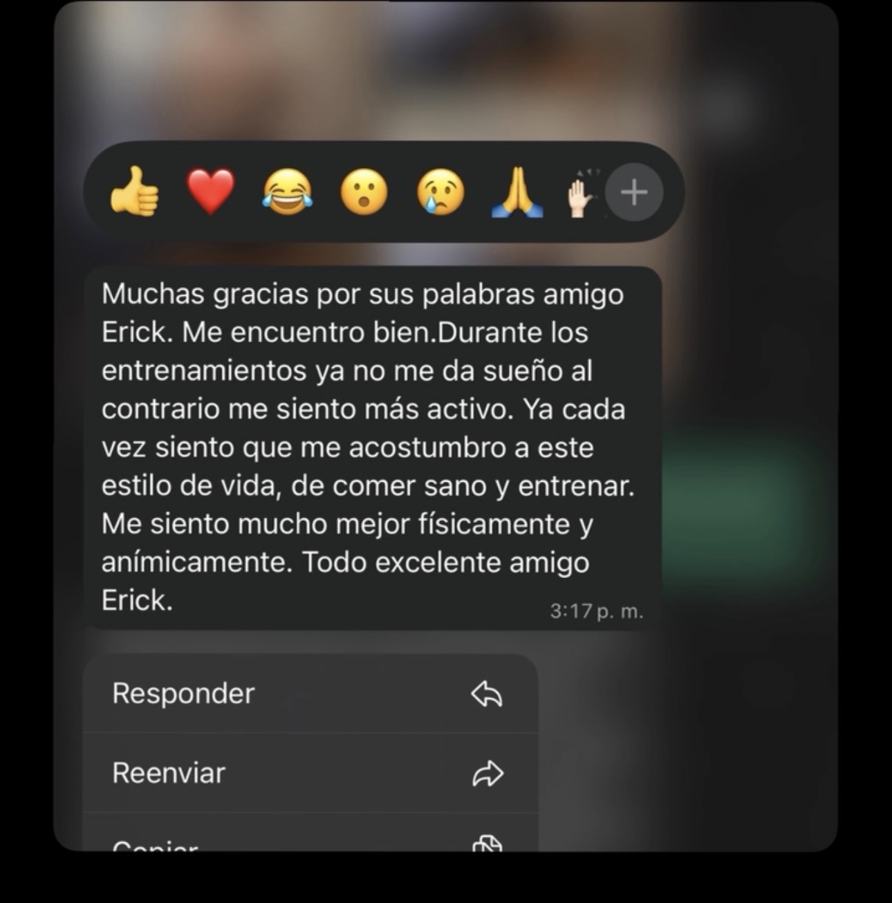 Testimonio de cliente sobre resultados en definición muscular.
